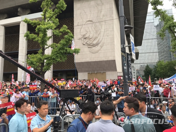 광화문 집회에 참석한 시민들(사진 / 백대호 기자)