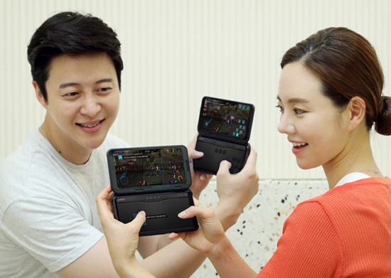 LG전자가 LG 듀얼 스크린에서 사용 가능한 모바일게임 컨트롤러 앱 ‘LG 게임패드’의 사용성을 한 번 더 업그레이드한다. (사진 / LG전자)