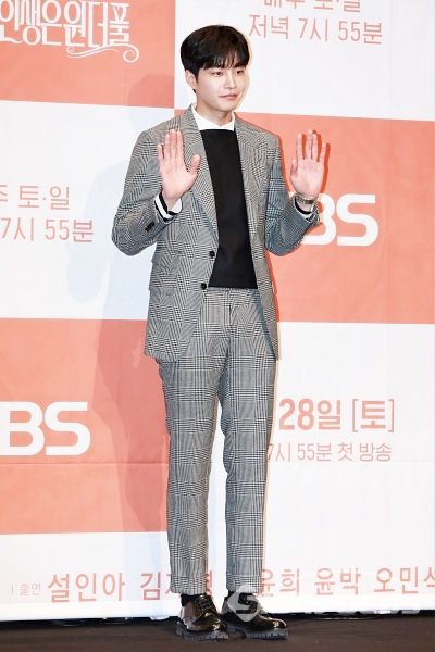 배우 김재영이 포토타임을 갖고 있다. [사진 / 오훈 기자]