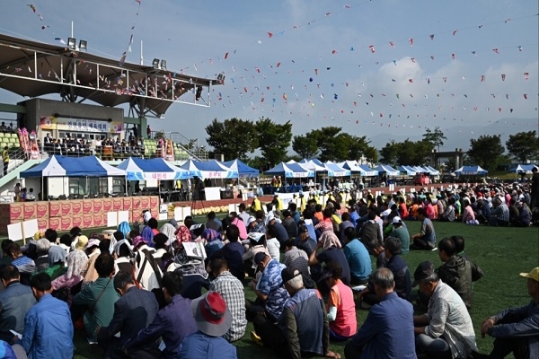 건천읍 제42회 읍민체육대회가 성황리에 개최됐다. 사진은 체육대회가 열린 건천공설운동장 모습. 사진 / 경주시