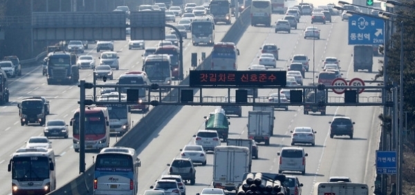 고속도로에서 발생하는 사고 등에 중요한 정보를 제공할 수 있는 CCTV의 잦은 고장이 문제가 되고 있다. (사진 / 뉴시스)