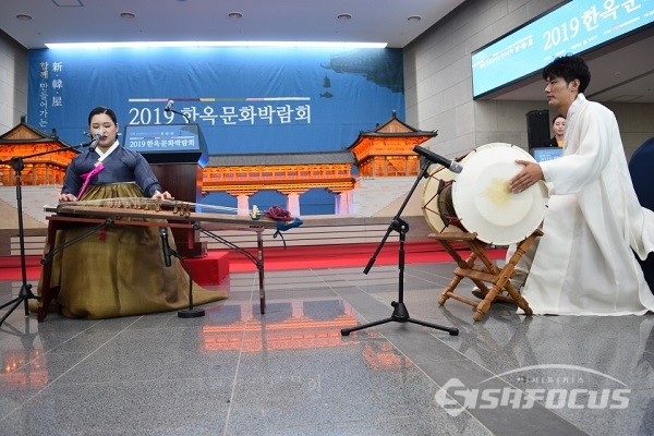 2019 한옥문화박람회를 축하하는 전통 음악 소리꾼의 한마당이 펼쳐졌다. 사진/김대섭 기자