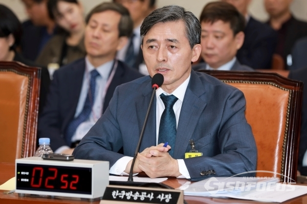 양승동 한국방송공사(KBS) 사장이 의원들의 질의에 답변하고 있다. [사진 /오훈 기자]