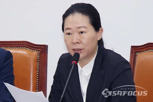 바른미래당 비당권파로 변혁 소속인 권은희 의원은 한국당과의 통합에는 회의적 반응을 보이고 있다. 사진 / 오훈 기자