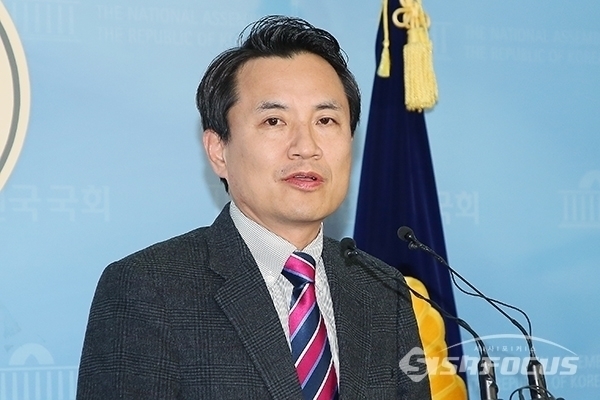김진태 자유한국당 의원이 발언하고 있다. 사진 / 오훈 기자