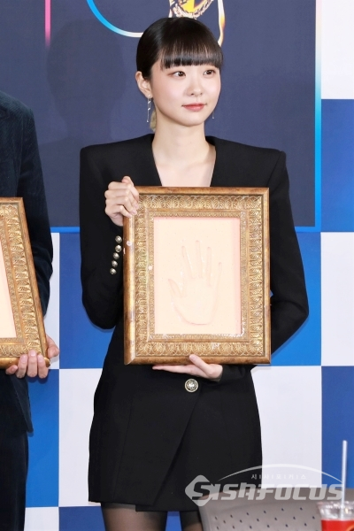 배우 김다미가 포토타임을 갖고 있다. [사진 /오훈 기자]