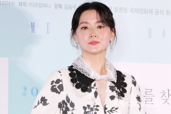 배우 이영애가 포토타임을 갖고 있다. [사진 / 오훈 기자]
