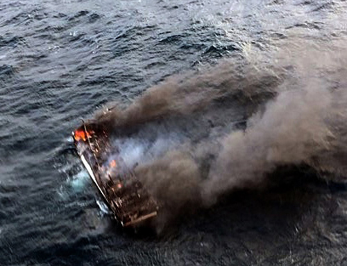 19일 제주 차귀도 서쪽 76㎞ 해상에서 선원 12명이 탄 통영선적 연승어선 D호(29t)에서 불이 났다는 신고가 해경에 접수됐다 / ⓒ뉴시스-제주해양경찰서