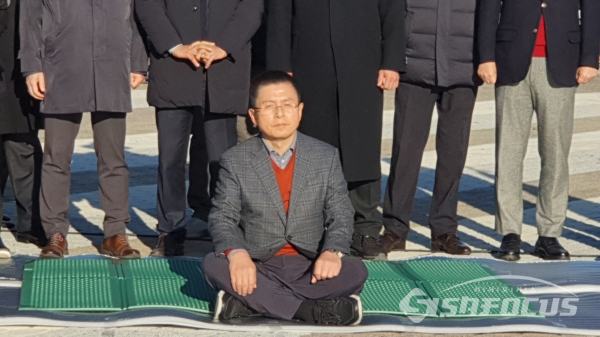 무기한 단식투쟁에 돌입한 자유한국당 황교안 당대표(사진 / 박상민 기자)