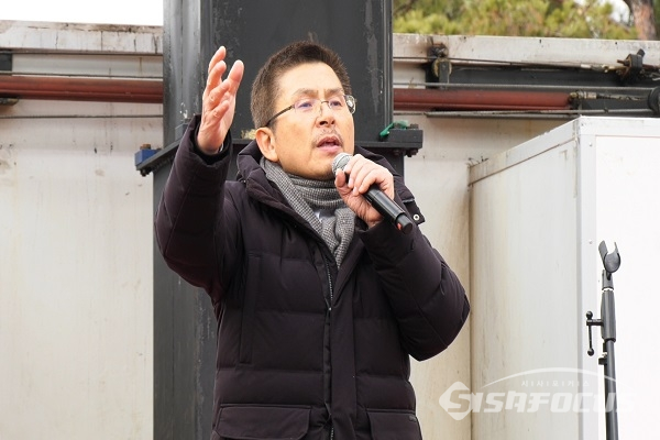 황교안 대표는 17일 오후 국회에서 열린 ‘공수처법, 선거법 날치기 저지 규탄대회’에서 발언하고 있다. 사진 / 박상민 기자