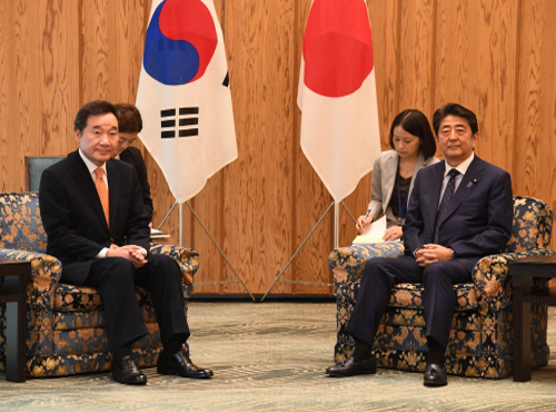 이낙연 국무총리와 아베 신조 일본 총리가 회담을 하고 있다. ⓒ국무조정실