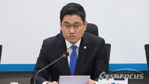 발언하는 오신환 원내대표. 사진 / 백대호 기자