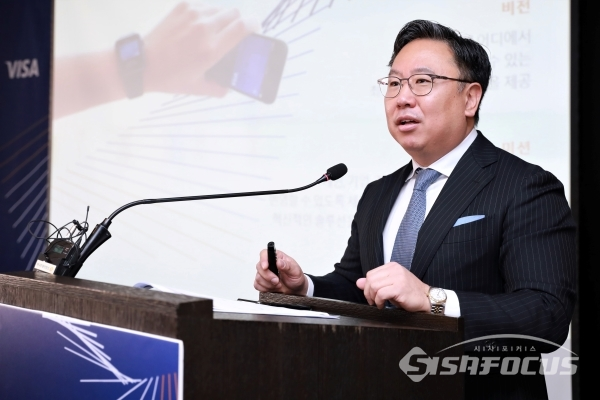 패트릭 윤(Patrick Yoon) Visa Korea 사장이 주력 사업 및 활동 계확을 발표하고 있다. [사진 /오훈 기자]