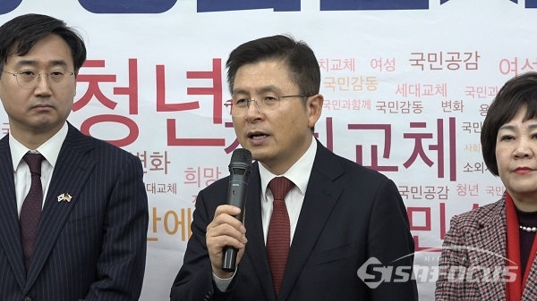 황교안 대표가 신범철 인재영입인사에서 환영의 발언을 하고 있다. 사진 / 박상민 기자