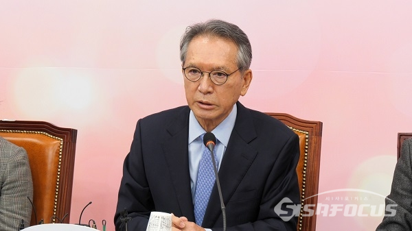 발언하는 김형오 공천관리위원장. 사진 / 박상민 기자