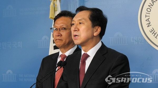 김기현 전 울산시장이 정론관에서 발언하고 있다. 사진 / 이민준 기자
