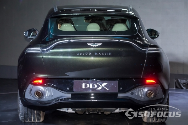 애스턴마틴이 럭셔리 SUV 'DBX'를 공개하고 있다. [사진 / 오훈 기자]