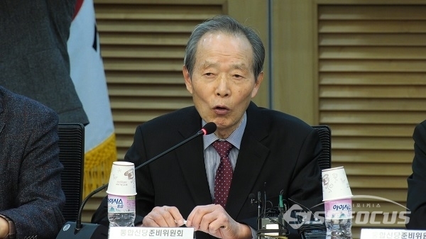 장기표 통합신당준비위원회 공동위원장이 발언하고 있다. 사진 / 박상민 기자