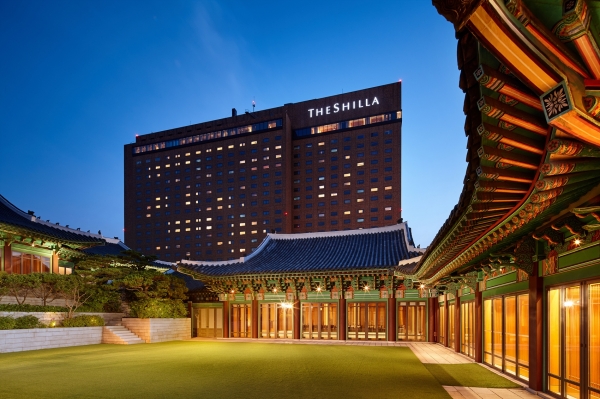 서울신라호텔이 국내 호텔 최초로 ‘포브스 트래블 가이드’에서 2년 연속 5성 호텔로 선정됐다. 서울신라호텔 영빈관 전경. ⓒ호텔신라