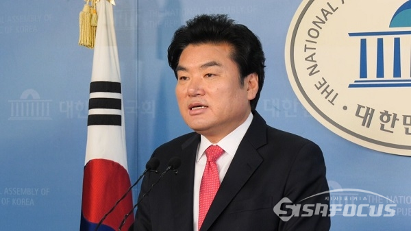 총선 불출마 선언하는 미래통합당 원유철 의원. 사진 / 이민준 기자