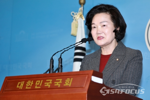 미래통합당 윤종필 의원이 총선 불출마 기자회견을 하고 있다. [사진 /오훈 기자]