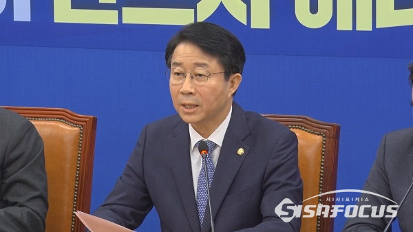 더불어민주당 조정식 정책위의장이 19일 국회에서 열린 정책조정회의에서 발언하고 있다. 사진 / 박상민 기자
