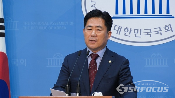 김규환 의원이 총선 불출마 기자회견에서 발언하고 있다. 사진 / 박상민 기자