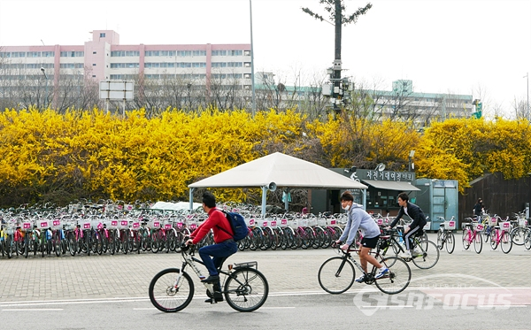 일반인들도 즐길수 있도록 자전거 대여소가 곳곳에 잘 정비되어 있다.   사진/강종민 기자