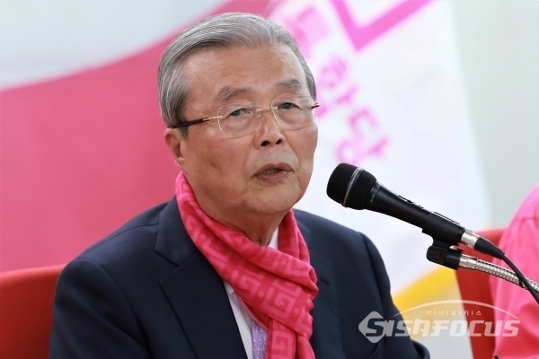 [시사포커스 / 오훈 기자] 김종인 미래통합당 총괄 선거대책위원장이 6일 당내 일부 후보의 세대 비하 발언 논란에 대해 신속히 수습에 나섰다.