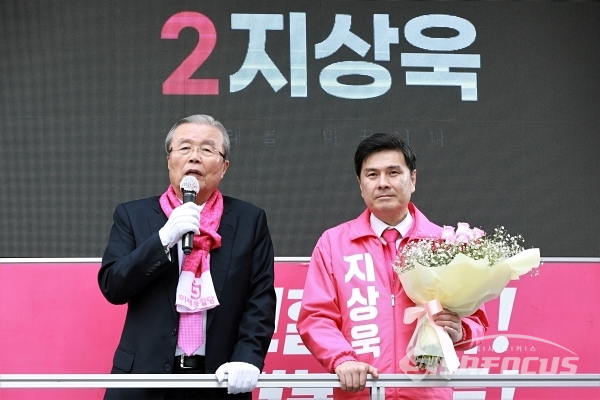 김종인 총괄선대위원장이 지상욱 후보의 선거유세에서 지지를 호소 하고 있다. [사진 / 오훈 기자]