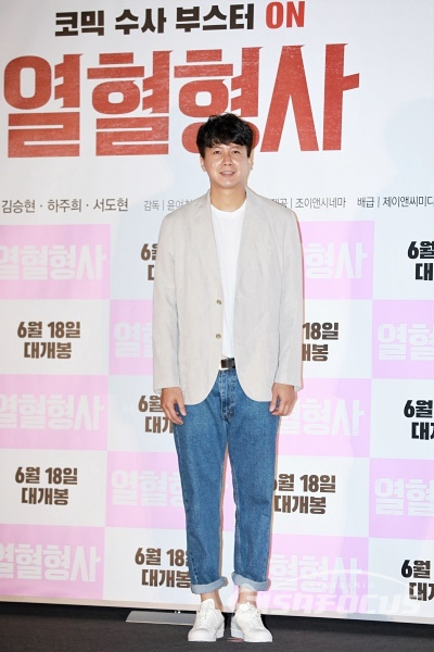 배우 김승현이 포토타임을 가지고 있다. [사진 / 오훈 기자]