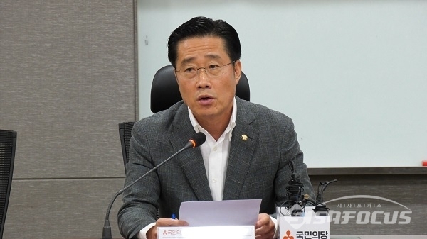 이태규 의원이 12일 오전 국회 의원회관에서 열린 국민의당 최고위원회의에서 모두발언하고 있다. 사진 / 박상민 기자