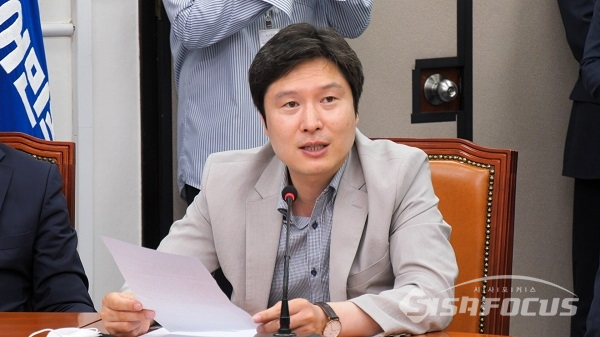 더불어민주당 김해영 의원이 최고위에서 발언하고 있다. 사진 / 박상민 기자