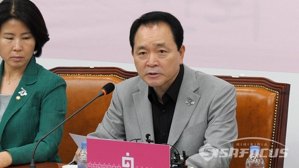 비상대책위원-중진의원 연석회의에서 성일종 의원이 발언하고 있다. 사진 / 박상민 기자