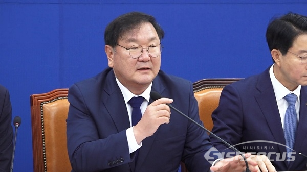 김태년 원내대표가 정책조정회의에서 발언하고 있다. 사진 / 박상민 기자