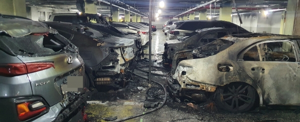 세종시 한 아파트 화재로 인해 피해를 입은 차량들 ⓒ이호근 대덕대학교 교수