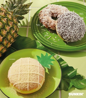 SPC그룹이 운영하는 던킨이 무더위를 겨냥한 8월 이달의 도넛 3종을 출시했다. ⓒSPC그룹