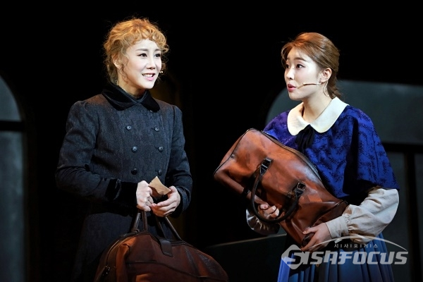 배우 김소향과 이봄소리가 열연을 펼치고 있다. [사진 / 오훈 기자]