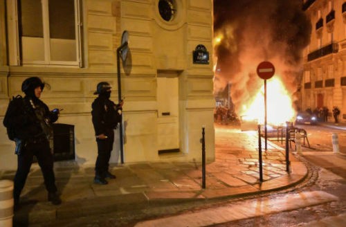 프랑스, PSG 챔스 우승 실패에 거리로 나와 폭동을 일으킨 팬들/ 사진: ⓒ게티 이미지