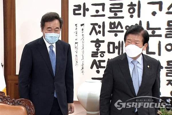 이낙연 신임 당대표가 박병석 의장을 예방하고 있다. [사진 / 오훈 기자]