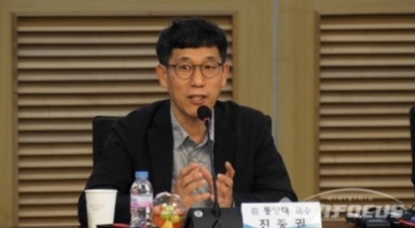 진중권 전 동양대 교수가 '예형의 길'을 빗댄 민주당의 논평에 대해 "해괴한 일"이라고 비판했다.(사진/진중권페이스북)