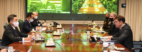 미국을 방문중인 서욱 국방부 장관이 14일(현지시간) 미국 워싱턴 국방부 청사에서 마크 에스퍼 미 국방장관과 한미안보협의회회의(SCM)를 하고 있다 / ⓒ국방부-뉴시스