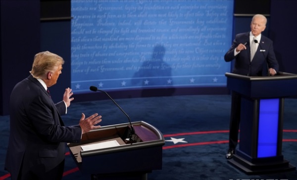 도널드 트럼프 미국 대통령과 조 바이든 민주당 대선 후보가 제1차 TV 토론에 참석하고 있다. 사진 / ⓒ 뉴시스