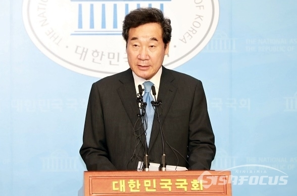 이낙연 더불어민주당 대표는 내년 4월 서울·부산시장 보궐선거와 관련해 "후보 공천을 통해 시민의 심판을 받는 것이 책임있는 도리라는 생각에 이르렀다"며 공천 방침을 밝혔다.ⓒ시사포커스DB