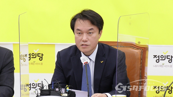 정의당 김종철 대표가 대표단회의에서 발언하고 있다. 사진 / 권민구 기자