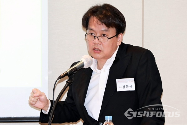 강동욱 대표이사가 사업 전략 및 향후 성장 계획에 대해 소개하고 있다. [사진 /오훈 기자]