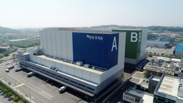 한국초저온이 경기도 평택 오성산업단지 내에서 운영하고 있는 세계 최초의 에너지자립형 초저온 복합물류센터. ⓒSK