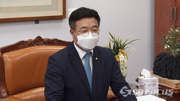 윤호중 법사위원장이 국민의힘에 김도읍 간사의 사보임을 공식 요청했다. 사진 / 시사포커스DB