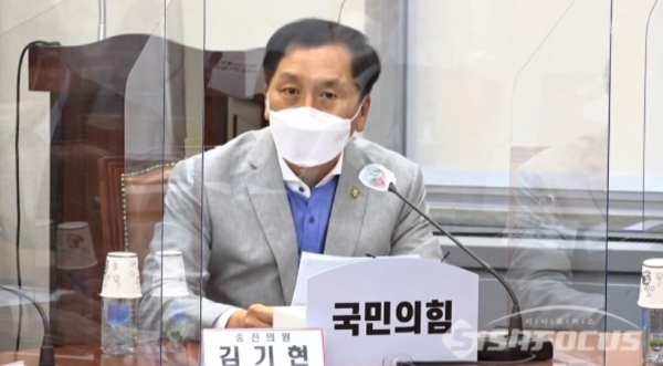 판사 출신인 김기현 국민의힘 의원은 "판사 사찰 내용을 보니까 사찰이라고 붙일 가치조차 없는 수준"이라고 주장했다