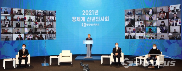 왼쪽부터 성윤모 산업통상자원부 장관, 정세균 총리, 박용만 회장, 김동명 한국노총위원장.